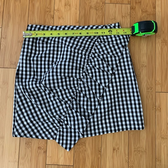 Lulu’s Gingham Mini Skirt - XS - Picture 8 of 8
